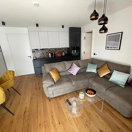Luxusní Grand V Centru Harrachova Se Saunou, Wallboxem Ev,velkým Balkonem A Výhledem Na Můstky Apartmán *