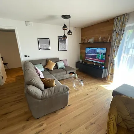 Apartment Luxusni Grand V Centru Harrachova Se Saunou, Wallboxem Ev, Parkovanim Zdarma, S Velkym Balkonem A Vyhledem Na Certovu Horu, Sjezdovku A Skokanske Mustky Harrachov