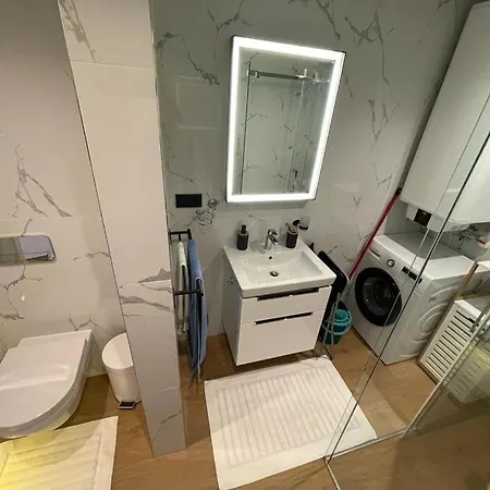 Apartament Luxusni Grand V Centru Harrachova Se Saunou, Wallboxem Ev, Parkovanim Zdarma, Netflix A Hbo, Velkym Balkonem A Vyhledem Na Certovu Horu ,sjezdovku A Skokanske Mustky Harrachov