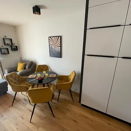 Luxusni Grand V Centru Harrachova Se Saunou, Wallboxem Ev, Parkovanim Zdarma, Netflix A Hbo, Velkym Balkonem A Vyhledem Na Certovu Horu ,sjezdovku A Skokanske Mustky Apartament Harrachov